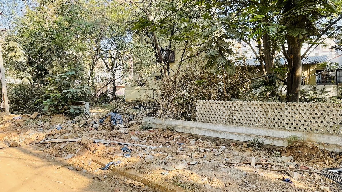 bollipallysrinu's tweet photo. Not a even a single common facility has been offered in the colony by builders which has more than 500 families. @HMDA_Gov we request ur immediate attention to instruct builders to lay roads,drainage,water connection ,park cleaning/set up &amp; street lights https://t.co/ad4HKXMT0J