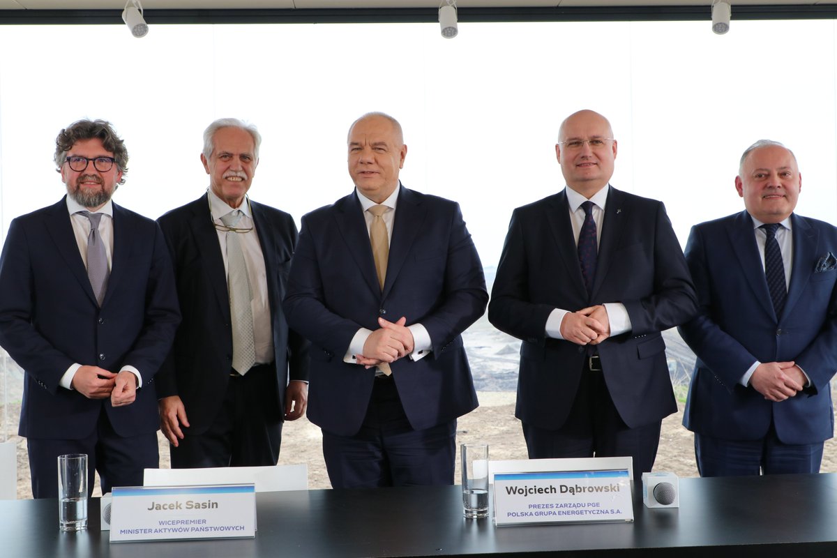 Grupa_PGE's tweet image. Powstaje spółka #PGEPAKEnergiaJądrowa - budowa elektrowni jądrowej w Koninie/Pątnowie w Wielkopolsce💪Spółka powstaje w zaledwie 5 miesięcy od momentu podpisania 31.10.2022 r. w Seulu listu intencyjnego pomiędzy #PGE, @ZEPAKSA i koreańskim #KHNP👋
➡️bit.ly/3zVYg25