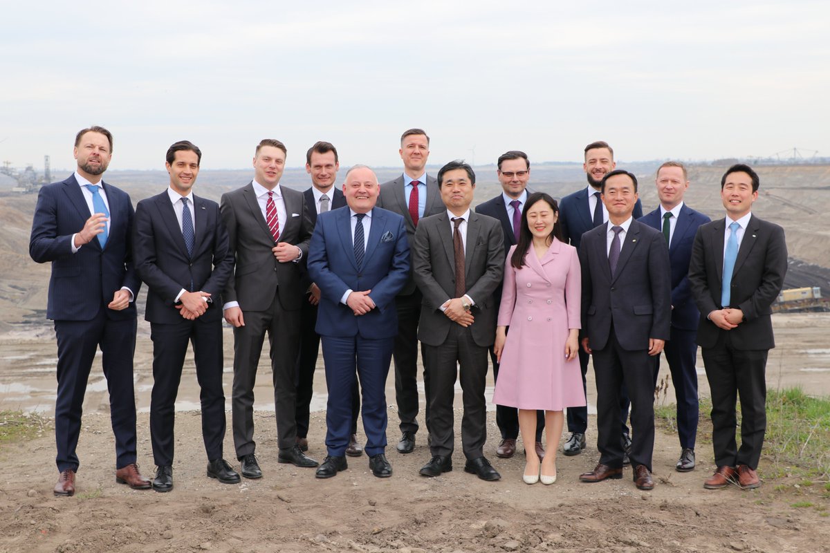 Grupa_PGE's tweet image. Powstaje spółka #PGEPAKEnergiaJądrowa - budowa elektrowni jądrowej w Koninie/Pątnowie w Wielkopolsce💪Spółka powstaje w zaledwie 5 miesięcy od momentu podpisania 31.10.2022 r. w Seulu listu intencyjnego pomiędzy #PGE, @ZEPAKSA i koreańskim #KHNP👋
➡️bit.ly/3zVYg25