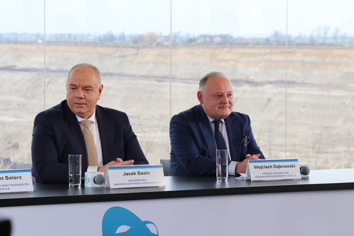 Grupa_PGE's tweet image. Powstaje spółka #PGEPAKEnergiaJądrowa - budowa elektrowni jądrowej w Koninie/Pątnowie w Wielkopolsce💪Spółka powstaje w zaledwie 5 miesięcy od momentu podpisania 31.10.2022 r. w Seulu listu intencyjnego pomiędzy #PGE, @ZEPAKSA i koreańskim #KHNP👋
➡️bit.ly/3zVYg25