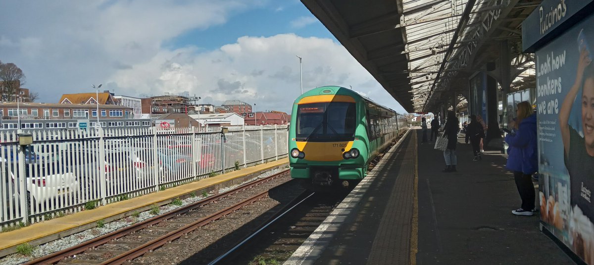 NotYOLOSmh's tweet image. My first ride on a Class 171

Taking 171805 to Ashford International 

#Class171