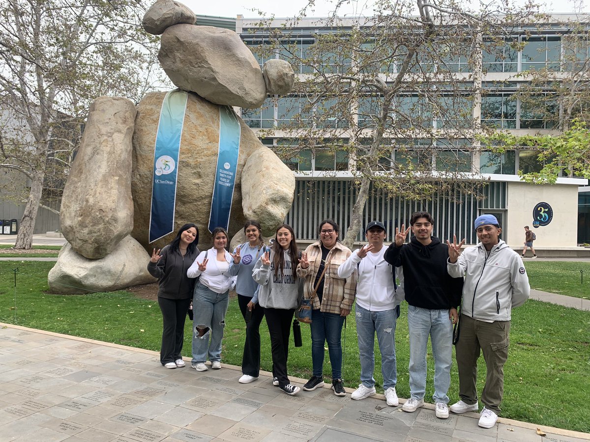 MontclairAVID's tweet photo. Had so much fun touring these seniors at their potential home for the next four years! ❤️ @UCSDtritons ! Bonus for seeing our alumni who are thriving in their new home 💙🖤💙🖤  @MontclairCavs @monica_barberi https://t.co/G8EhVWVOZR