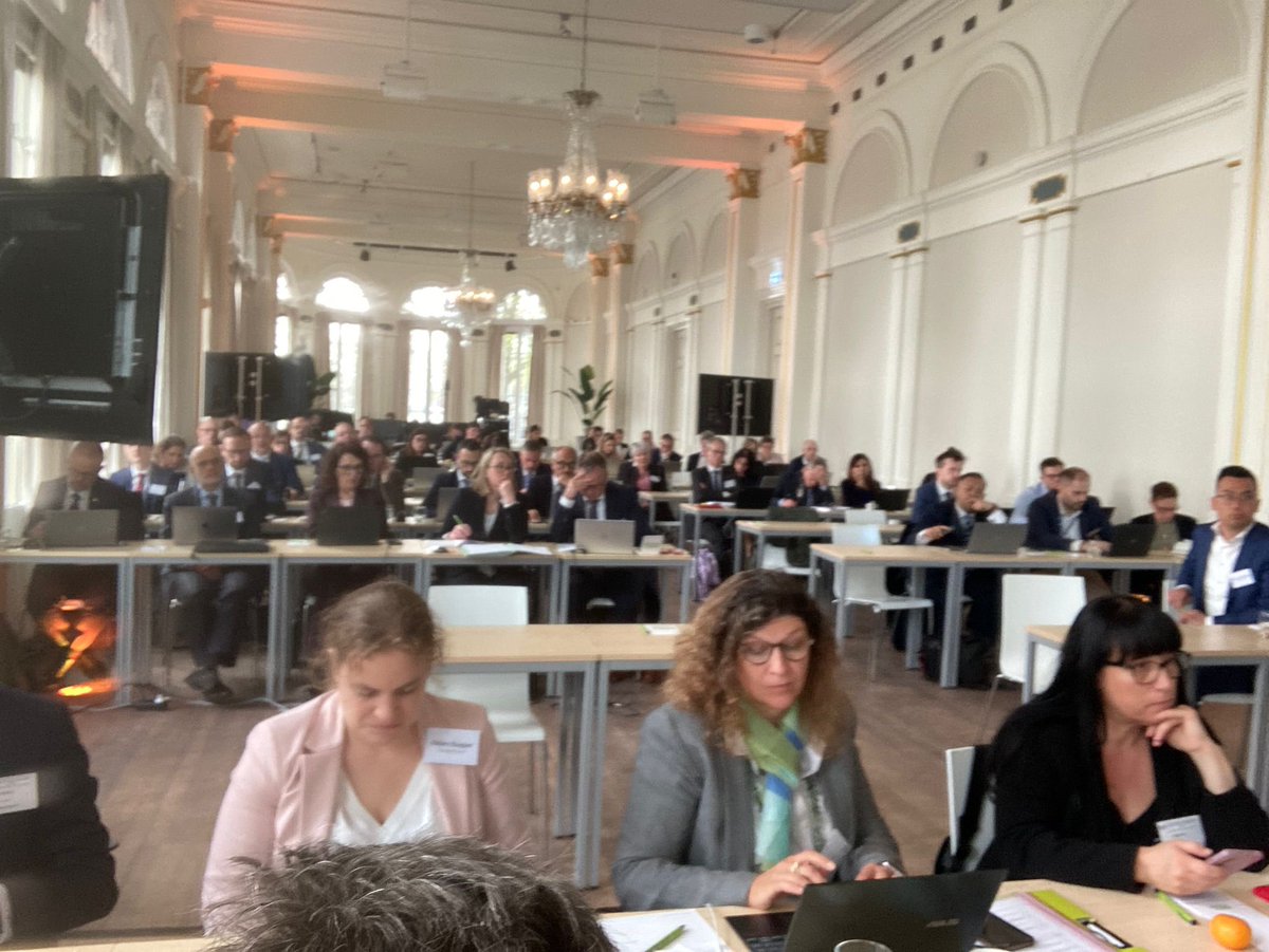🇪🇺 is represented by E. Oney &amp; A. Mungiu from <a href="/Transport_EU/">EU Transport</a> at the <a href="/icao/">ICAO</a> Regional Seminar on Sustainable Aviation Fuels in Rotterdam.

SAF have the greatest potential to decarbonise ✈️ in short and long term &amp; are essential to achieve net zero emissions by 2050.
#CAAF3