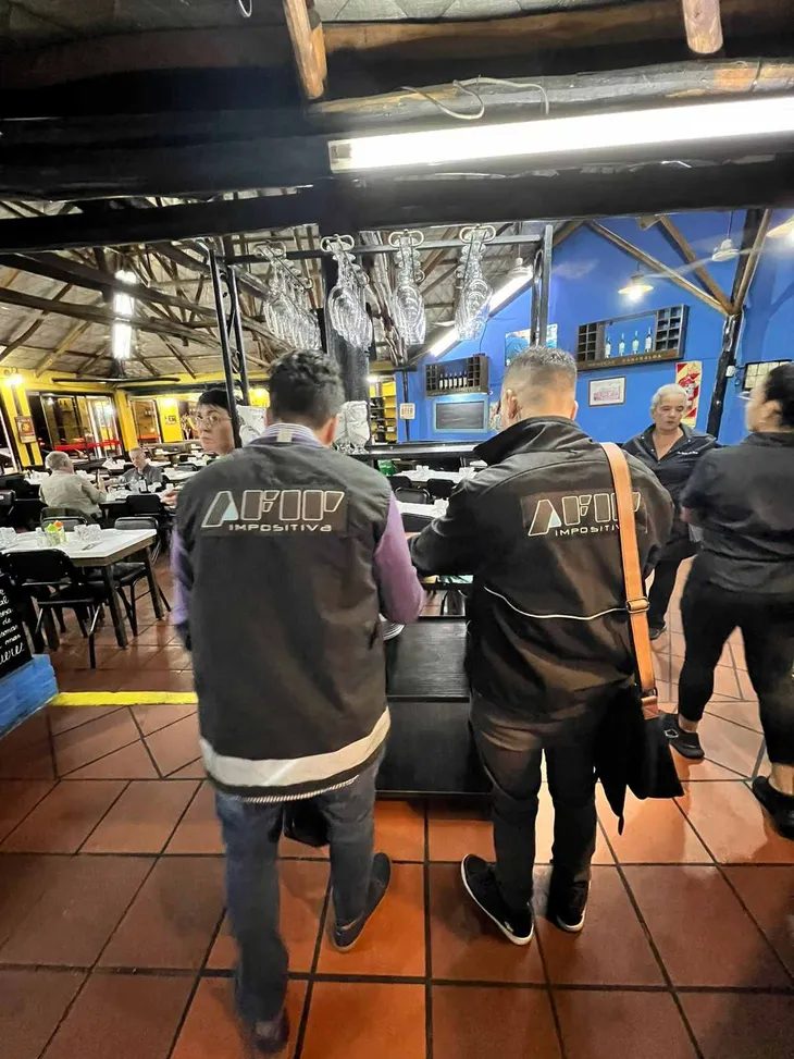 news_digitales's tweet image. AFIP detectó la omisión de ventas por $ 2.100 millones en restaurantes de alta gama | News Digitales

🔴Lee la nota completa acá:
 newsdigitales.com/politica/afip-… #actasdeinfracción #afip #altagama