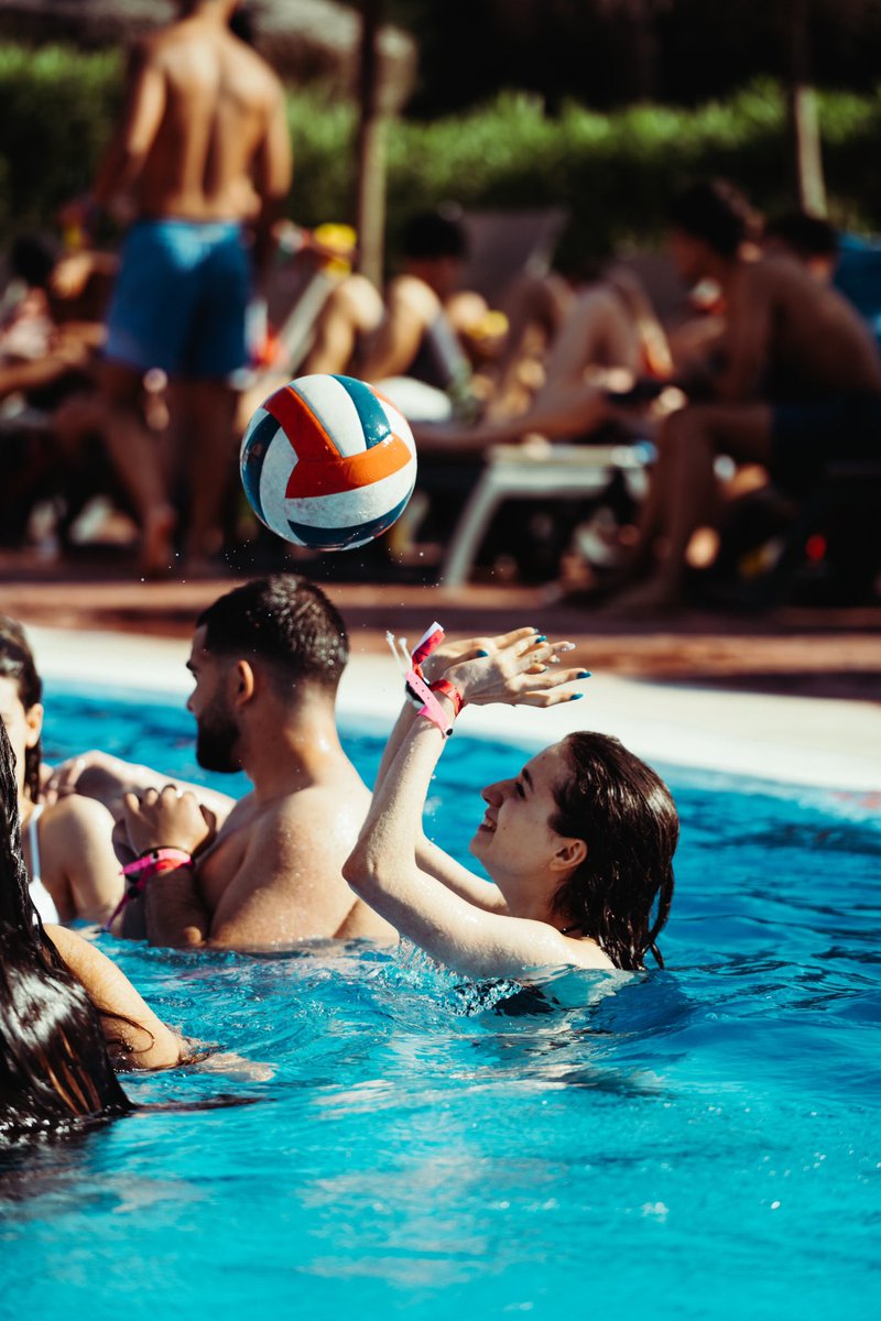 lapuntafun's tweet photo. Sol, música e brindes com os amigos ☀️ Its’s a date ? 🏄🏻‍♂️ Ponto de encontro na piscina! #lapunta2023 #puntaloucura #lapuntaiscallingyou #puntaumbria #cidadefm #sosequiseres https://t.co/Hgkwoacr4B