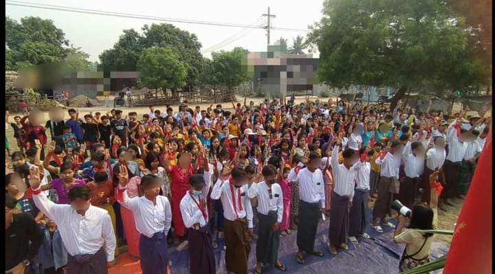 NantEiThandar's tweet photo. The main strike protesters of Sagaing Region's #Taze township held an anti-junta demonstration on the first day of #RevolutionaryThingyan, April 13.

#2023Apr13Coup
#WhatsHappeningInMyanmar https://t.co/cTZa9PSLwu