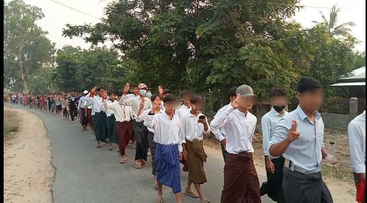 NantEiThandar's tweet photo. The main strike protesters of Sagaing Region's #Taze township held an anti-junta demonstration on the first day of #RevolutionaryThingyan, April 13.

#2023Apr13Coup
#WhatsHappeningInMyanmar https://t.co/cTZa9PSLwu