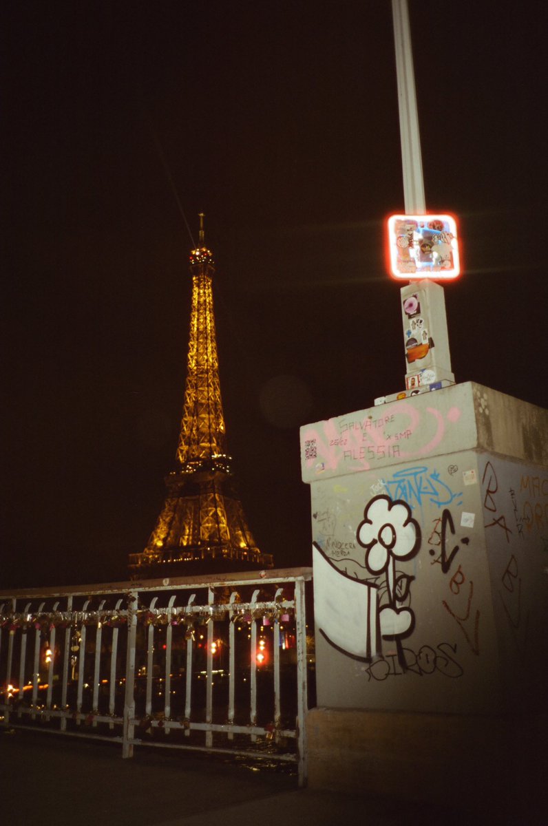 Une petite série de Paris la nuit, ça brille ça brille (j’adore la 400D)