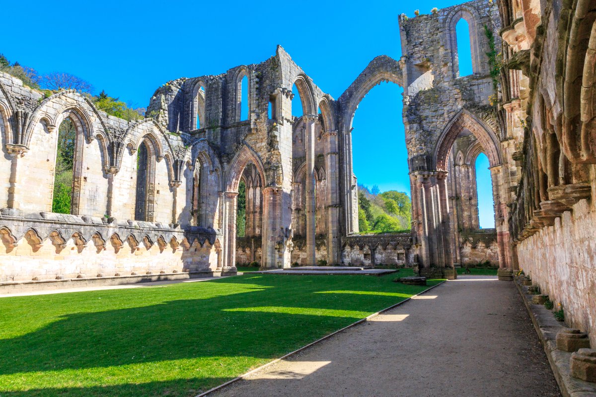 Did you know our decorative brand design was inspired by the beautiful Fountains Abbey and its tranquil water garden?! 😍

#Yorkshire #WelcomeToYorkshire #DiscoverYorkshire