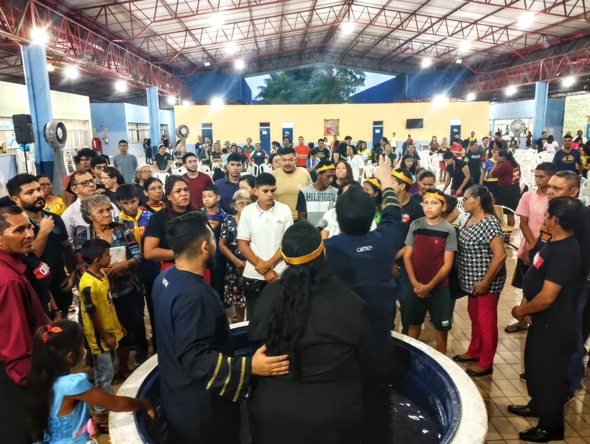 wallacermachado's tweet photo. O Espírito Santo está operando um maravilhoso avivamento em nosso distrito.
Muitas almas sendo batizadas para honra e glória do nosso Deus.
#DistritoCompensa3
#AmeAVoltaDoSenhor https://t.co/hIXbgQQaNP