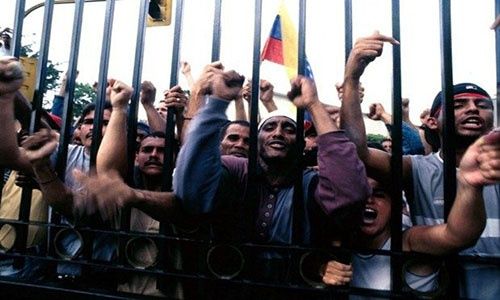 "A cada 11 le sigue su 13". El dicho recuerda cómo el pueblo venezolano se lanzó a las calles y revirtió el golpe que pretendía acabar con la Revolución Bolivariana en abril de 2002. #ChávezVive