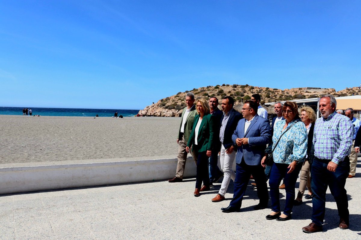 Hoy continuamos explicando a los granadinos nuestro proyecto para #LaDiputaciónDelCambio apostando por una Senda del Litoral que una toda la #CostaTropical

Un balcón al #Mediterráneo de 73 Km que atravesaría 11 municipios a través de un gran sendero azul