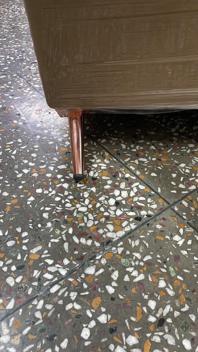 airtravelBagain's tweet photo. @NiceMaple1 Just dropped this piece of garbage after 1 week delay #NM1739 https://t.co/eattA5ccQh