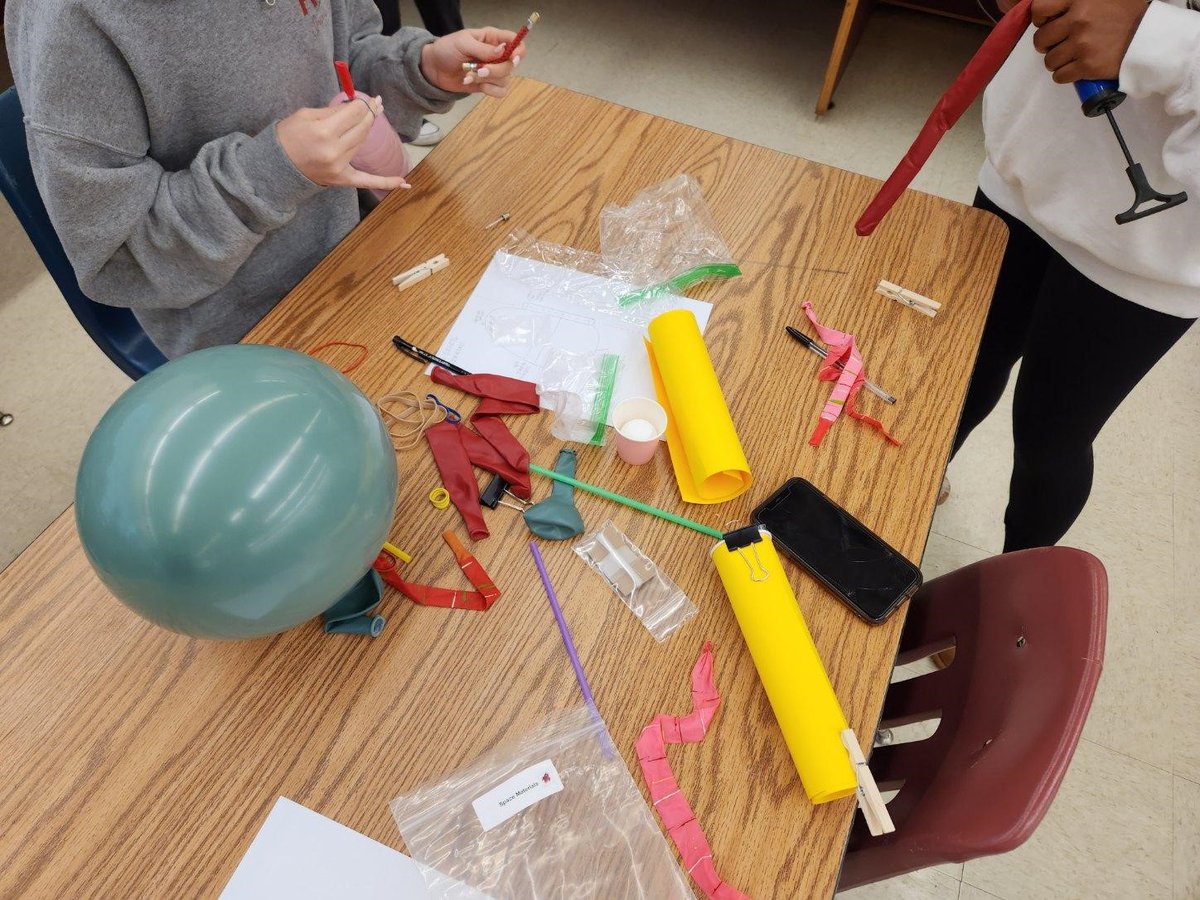WoodstockCTAE's tweet photo. WHS Engineering students are have been hard at work in the Engineering Lab designing balloon rockets and making shapes out of metal robot parts! #WHSCTAE #CTAEDelivers #WHSSTEM https://t.co/0QYPpy2dWp