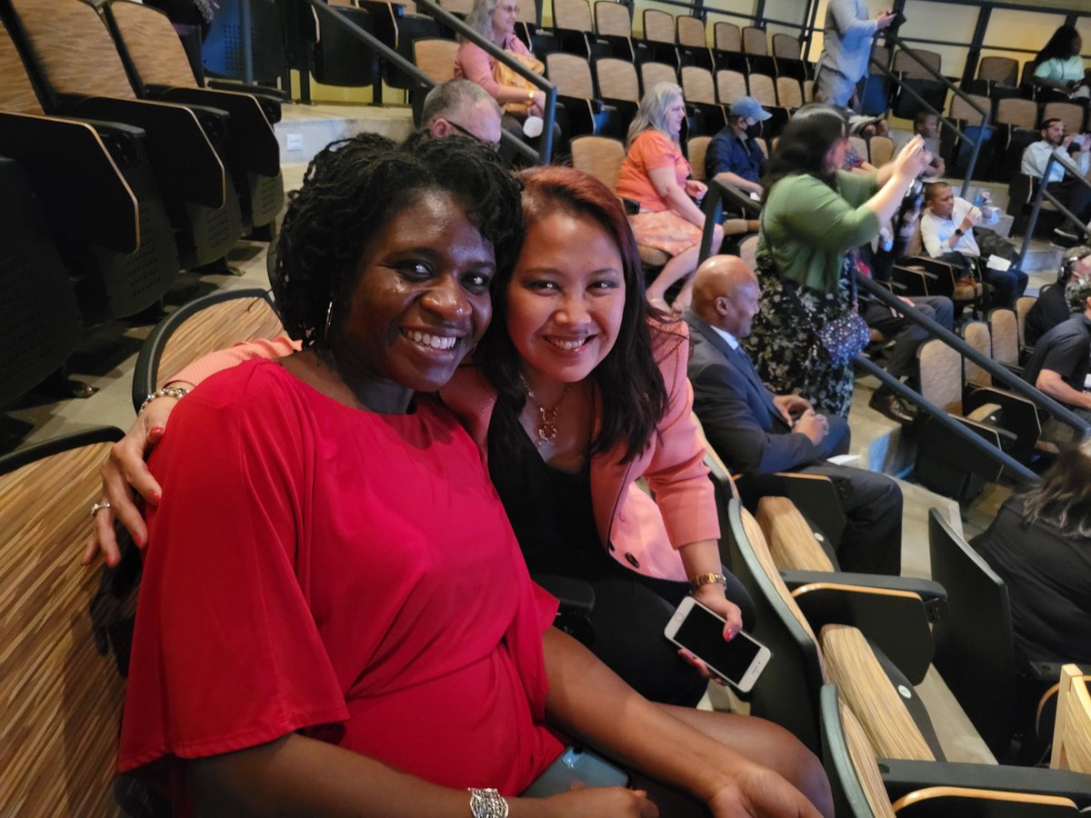 bscwallace's tweet photo. Had an incredible night yesterday while celebrating #equityweek @montgomerycoll ! From superstar students to stellar staff and faculty, I'm truly blessed to work with some incredible folks! Happy Thursday! #tbt 🖤🤎 https://t.co/1dKlSSO9lb
