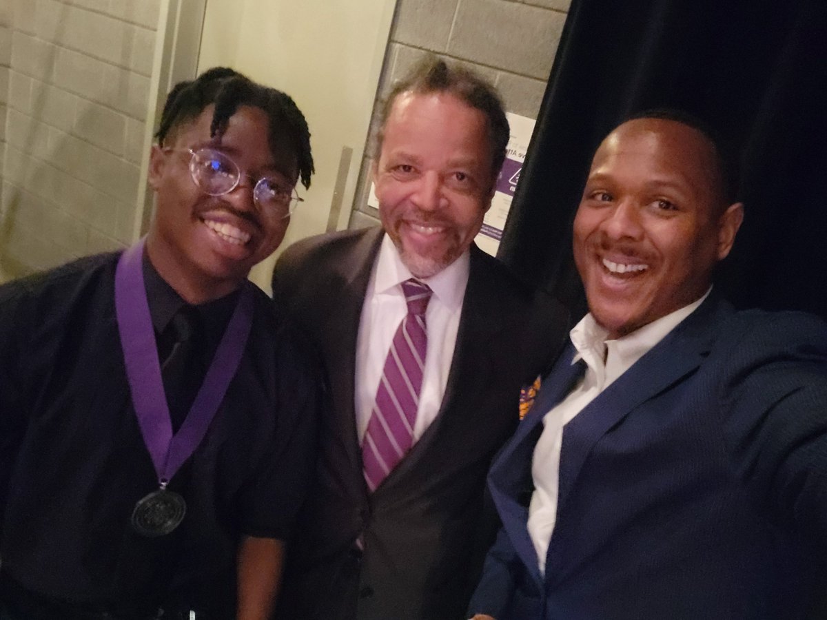 bscwallace's tweet photo. Had an incredible night yesterday while celebrating #equityweek @montgomerycoll ! From superstar students to stellar staff and faculty, I'm truly blessed to work with some incredible folks! Happy Thursday! #tbt 🖤🤎 https://t.co/1dKlSSO9lb