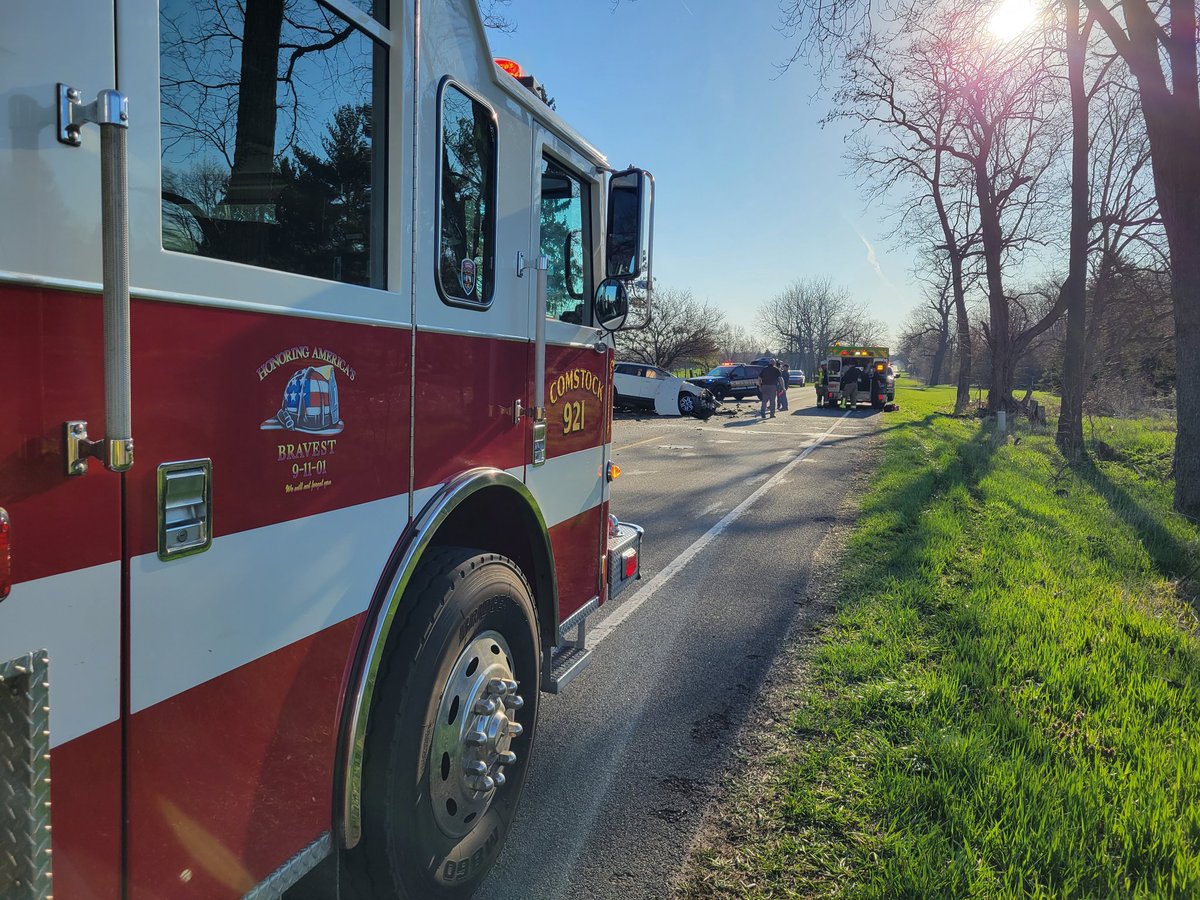 ComstockFire's tweet image. Stations 9-1 &amp;amp; 9-3 on scene East N Ave east of South 31st St for a single vehicle rollover crash with injuries.  Life EMS and Kalamazoo Sheriff Deputies also on scene. Road closed for approximately the next hour.