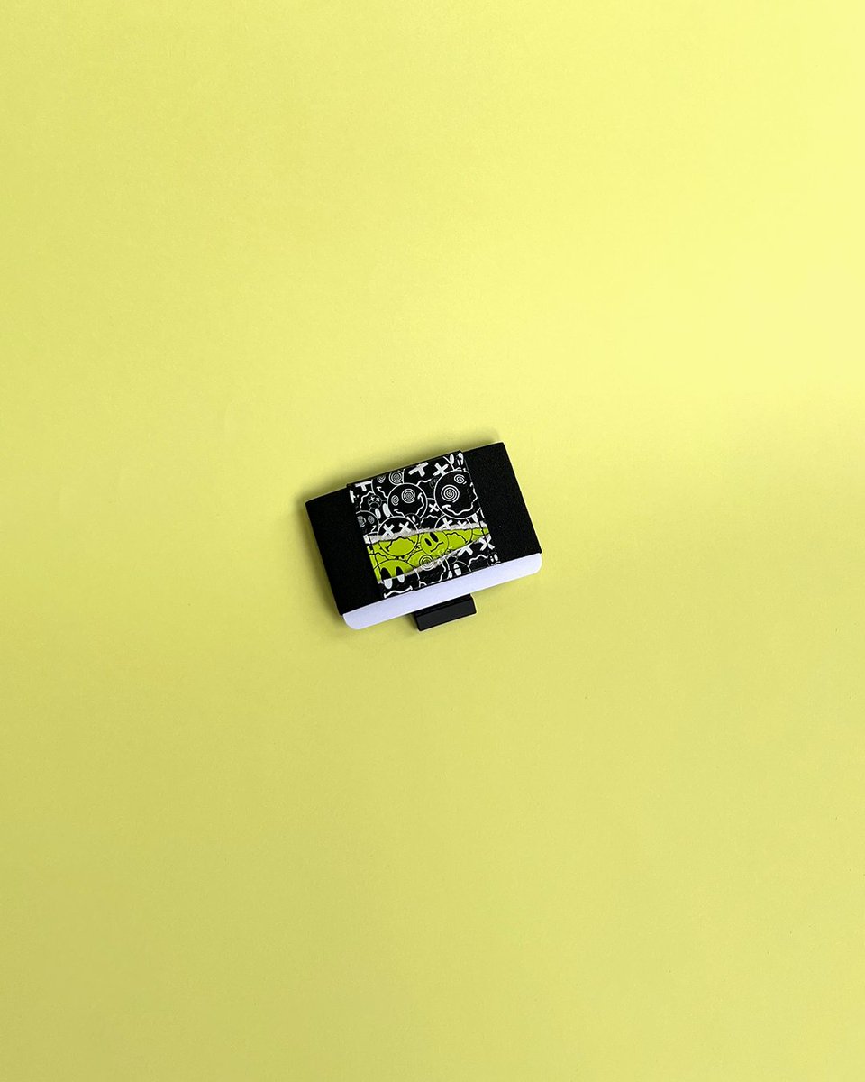 Trovecc's tweet photo. Smiles all round with this month's limited edition design π
Our featured artist Daniel Blenman creates work that can be described as pop art with a street twist π
Buy yours today π
https://t.co/XmKKc9Ebve
#LimitedEdition #SlimWallet #CustomWallets https://t.co/ftT0bgsKur