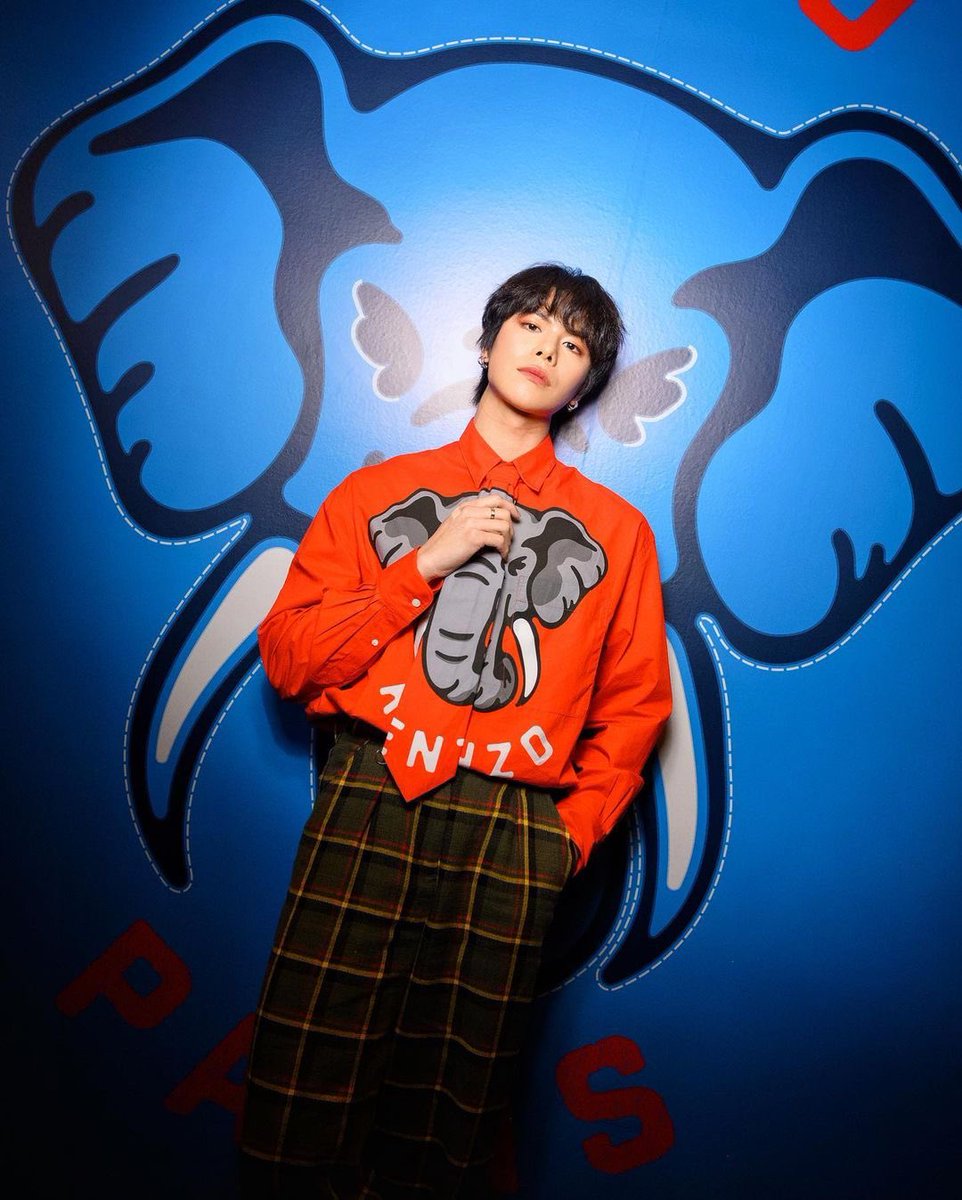 glennyqh_'s tweet photo. Daring and playful, #VarsityJungle by KENZO celebrates just that. The collection presents the values of togetherness and a sense of community 🐘🌴
#KENZOSG #KENZO https://t.co/HOexREV2SI