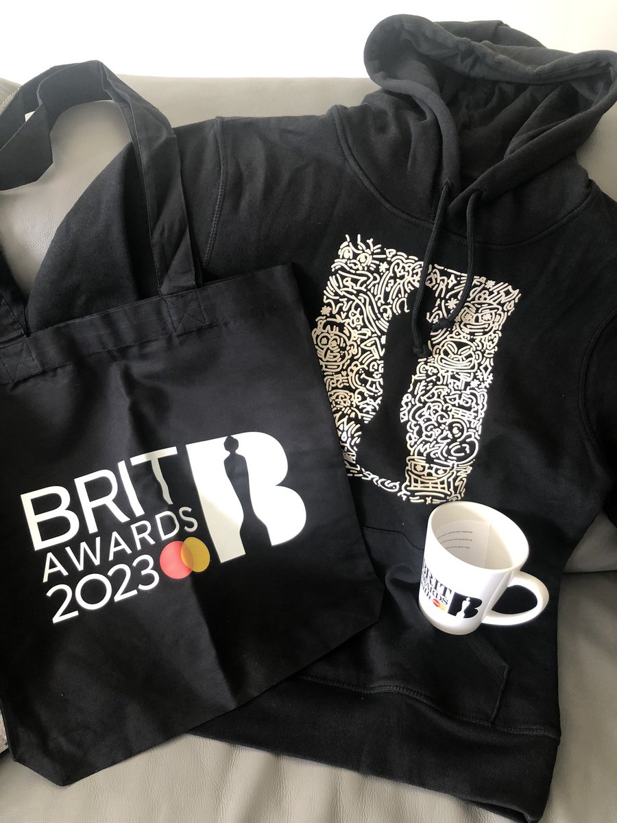 And_p_'s tweet photo. Thanks for the merch @BRITs @ComeRound #BRITsParty https://t.co/1X1qmCTBDB