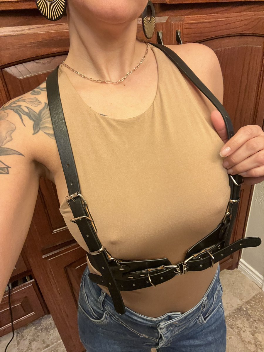 AstraeaAnn's tweet photo. Nips on point 💋 https://t.co/0Dp1Dugkms