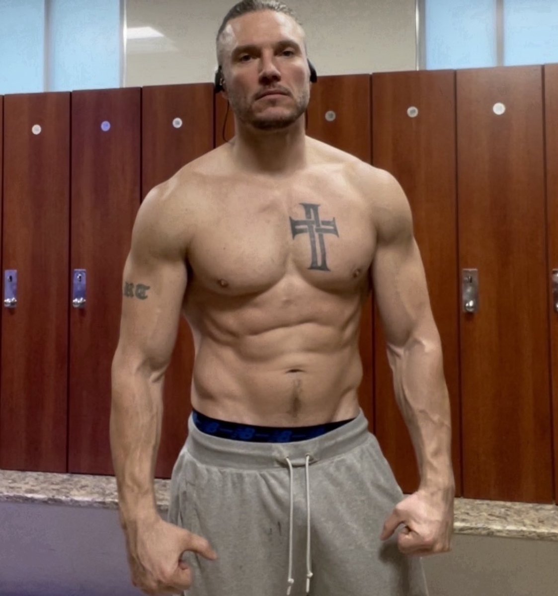 BRourke22's tweet photo. Posting for credibility when commenting on people’s fitness posts. #fitnees #lifetimenatty https://t.co/8mFiNi3se3