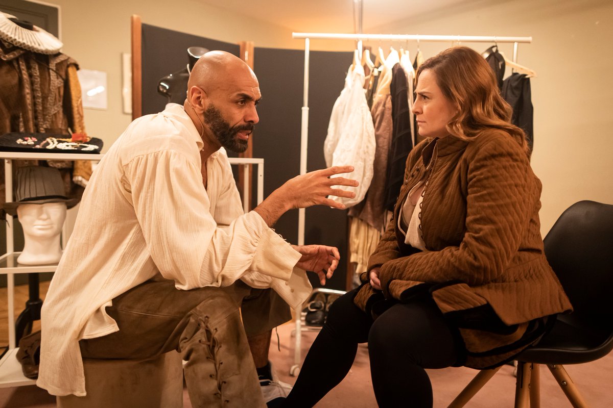 ¡Comienza la cuenta atrás! El próximo miércoles 19 de abril se estrena #AEstePasoNoEstrenamos a las 22:00h en <a href="/la2_tve/">La 2</a> 🎭 Andrés Salado, El Chojin y Eduardo Navarrete serán los primeros valientes en salir al escenario y contarán con la ayuda de nuestros tres mentores 😍 ¡Ganazas!