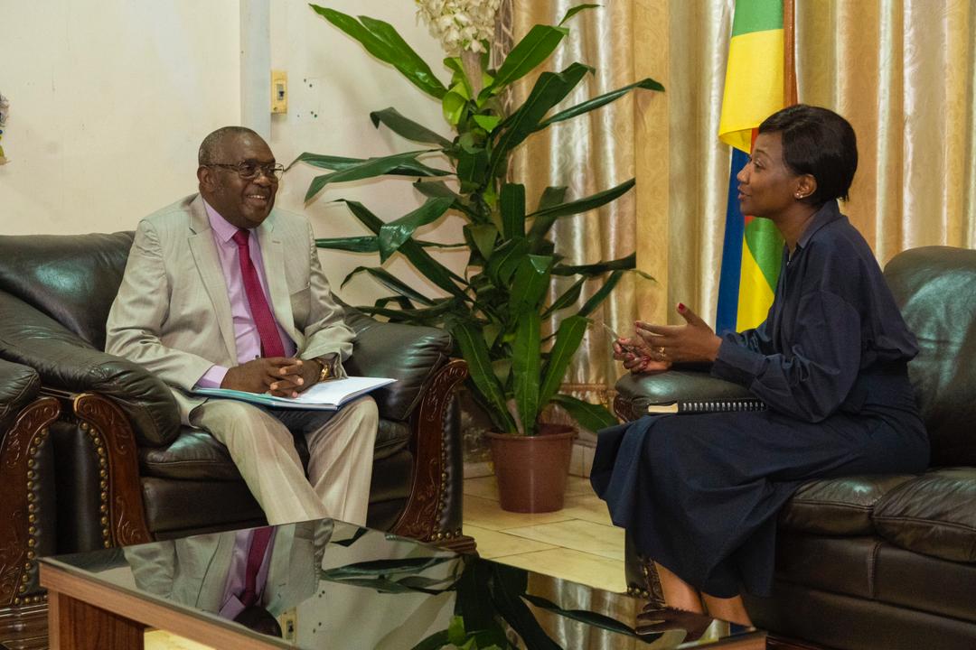 SylvieBAIPO_RCA's tweet photo. #DiplomatieRCA🇨🇫
Rencontre avec l'ambassadeur Représentant du bureau de la Commission CEEAC à Bangui, Monsieur  François MOULEY KOUMBA.
Merci pour cet échange sur nos efforts au relèvement de la RCA.
#Solidarité #SousRégionale https://t.co/b2n0pPaqPA