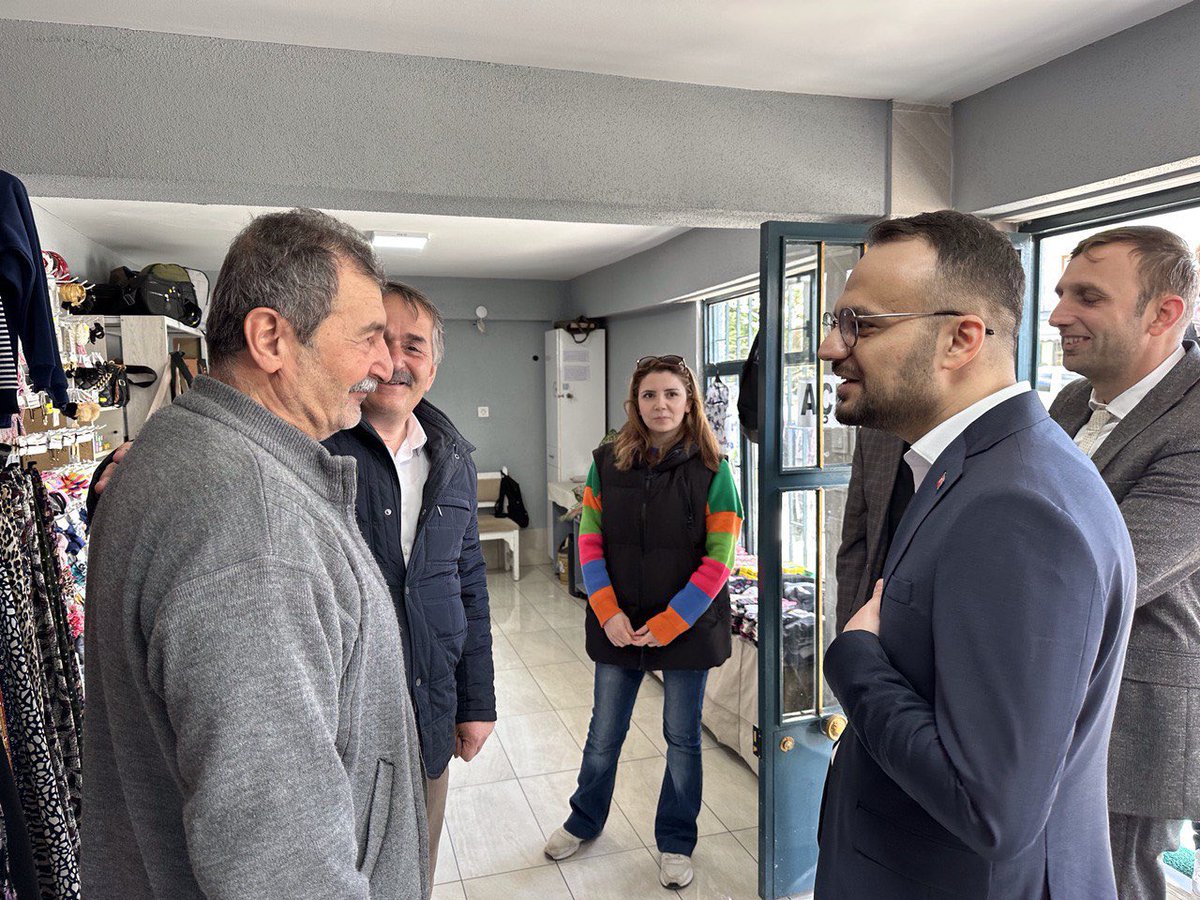 AdnanDizer's tweet photo. Bugün Arifiye'deyiz.

İnsanımızın dertleri ile hemhal oluyor, sevinçleri ile huzur buluyoruz.
Sayın Cumhurbaşkanımız @RTErdogan’dan aldığımız güç ve ilhamla bu şehri sokak sokak gezerek necip milletimizin her ferdine ulaşacak #DoğruAdımlarlaYolaDevam diyeceğiz.
#DoğrusuAKParti 🇹🇷 https://t.co/0HSEVmK35E