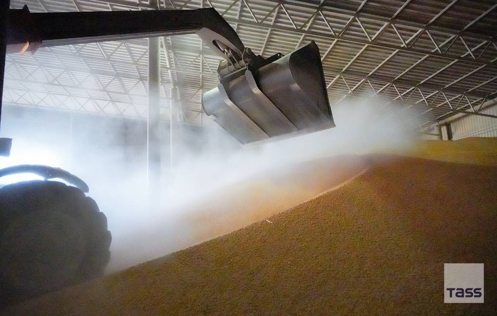 tassagency_en's tweet photo. No extension of grain deal without resolving systemic problems — Russian Foreign Ministry. Among the issues the ministry mentioned reconnecting the Russian Agricultural Bank to SWIFT and resuming supplies of agricultural equipment and spare parts:
https://t.co/oVlSAKGi1V https://t.co/Knt0qkb7bZ