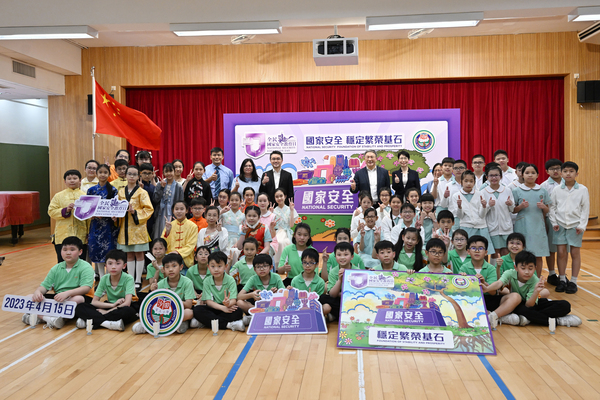 newsgovhk's tweet photo. Deputy Chief Secretary #CheukWingHing visits Shatin Govt Primary School to learn about its implementation of #NationalSecurityEducation https://t.co/EsbaDnLojh https://t.co/g0kZ9gChzX