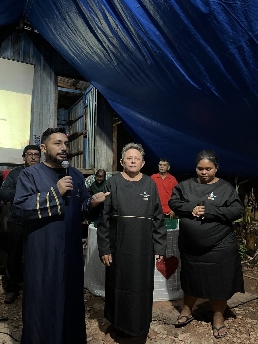 wallacermachado's tweet photo. Linda cerimônia batismal na tenda de evangelismo da Semana Santa no Cacau Pirêra.
O céu está em festa 🎉.
#DistritoCompensa3
#AmeAVoltaDoSenhor https://t.co/f9xvoWBCEt