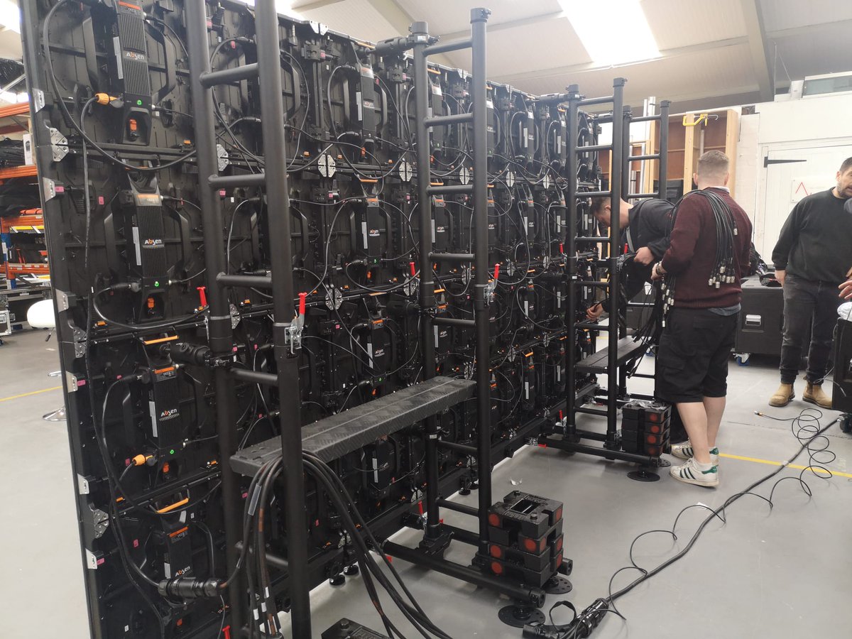 breathepro's tweet image. Very useful training yesterday, delivered by @PSCo_ for our in-house and extended team members to show us how to put up our new LED wall quickly and safely 👍

#eventsteam #eventscreens #eventequipmentforhire #PSCo