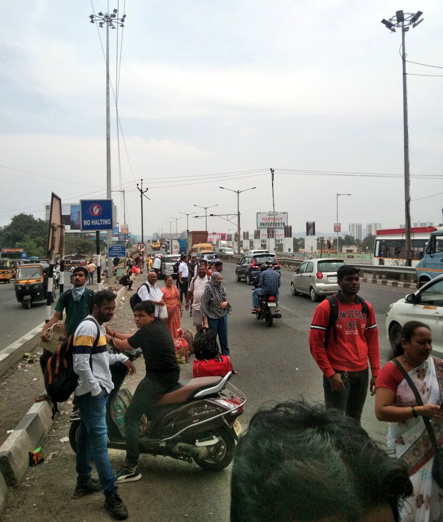 PavanjitMane1's tweet photo. Make #BusDepo #BusStand #TransitPoint near wakad or hinjawadi flyover .
Below is ticking bomb with many dangerously standing on highway to catch buses to Satara , Karad , Sangli & Kolhapur region .
@CMOMaharashtra @Chh_Udayanraje @supriya_sule
#Shambhuraje #Shriniwaspatil https://t.co/pmJRGHypi4