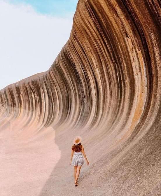 Sabina25537896's tweet photo. LA ROCCIA CHE SI CREDE UN'ONDA
Questa straordinaria onda di pietra è alta ben 15 metri e lunga 110 metri e va a formare il lato nord di “Hyden Rock”, la collina di granito all’interno della splendida riserva naturale di Hyden Wildlife Park, in Australia.
Frutto dell’erosione. https://t.co/wZ81AufxM3