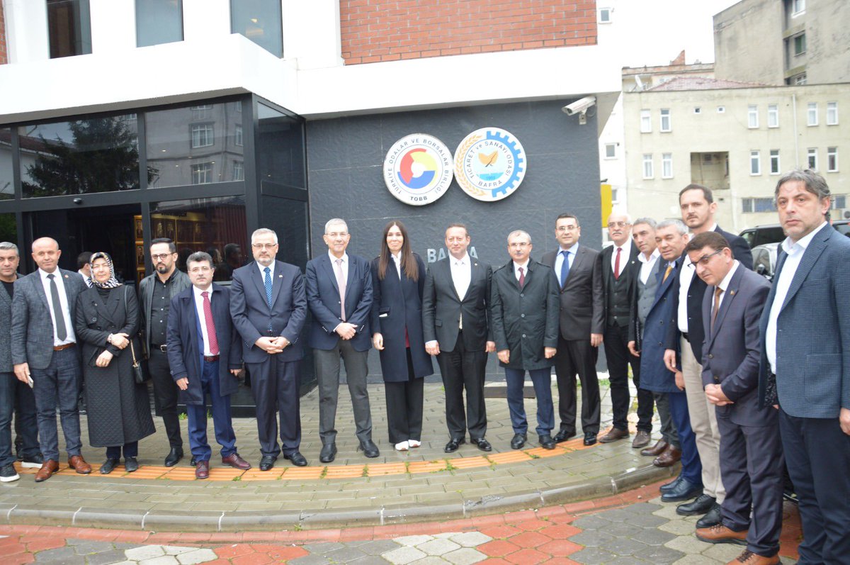 cemilmusaoglu's tweet photo. MilletvekillerimizSn. Çiğdem Karaaslan, Sn. Ahmet Demircan ve Sn.Orhan Kırcalı,belediye başkanımız sayın Hamit kılıç,AK Parti ilçe başkanımız Sn. İbrahim Semiz, MHPilçe başkanı Sn. Barbaros Turna, Yeniden Refah Partisi ilçe başkanı Sn. Bilal Arslan ticaret odamızı ziyaret ettiler https://t.co/v0cfijVcFI