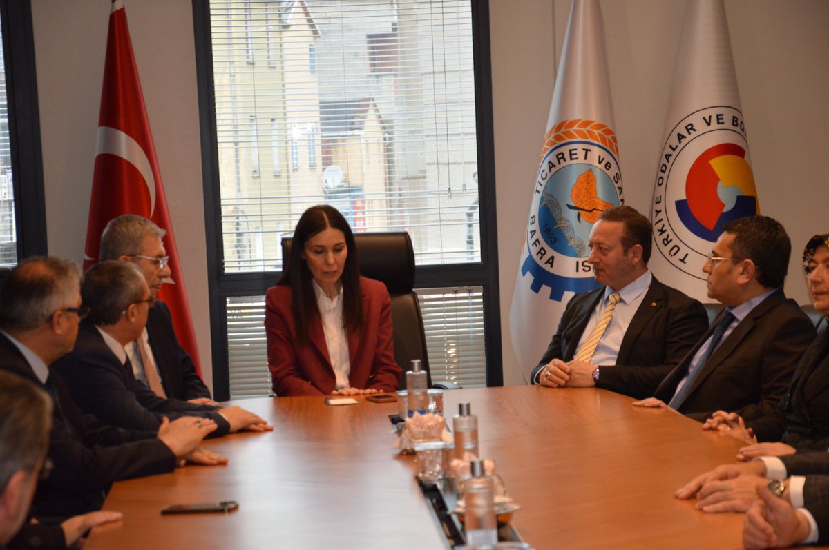 cemilmusaoglu's tweet photo. MilletvekillerimizSn. Çiğdem Karaaslan, Sn. Ahmet Demircan ve Sn.Orhan Kırcalı,belediye başkanımız sayın Hamit kılıç,AK Parti ilçe başkanımız Sn. İbrahim Semiz, MHPilçe başkanı Sn. Barbaros Turna, Yeniden Refah Partisi ilçe başkanı Sn. Bilal Arslan ticaret odamızı ziyaret ettiler https://t.co/v0cfijVcFI