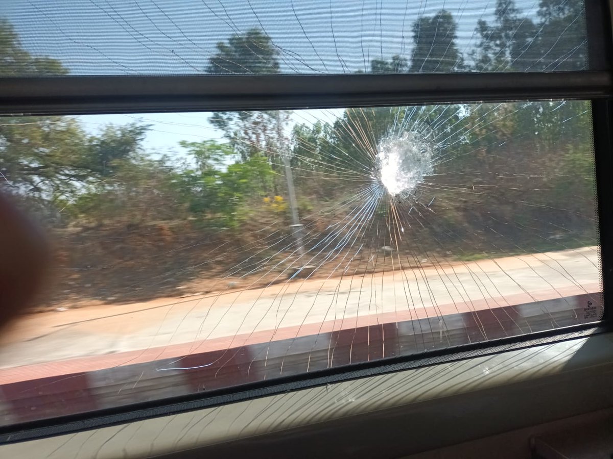 AnanthOnTrack's tweet photo. Another instance of stone pelting on the Mysuru-Chennai Vande Bharat Express in Bengaluru division, which damaged the window glasses in four coaches. It seems like an organized stone pelting. Thankfully, there was no injury to any of the passengers! Sad day! #IndianRailways https://t.co/5kiTxsnCh1
