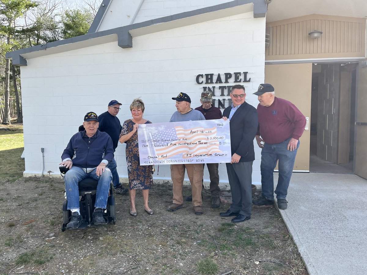 JulieCasimiroRI's tweet image. It's been a busy vacation week. Yesterday, I presented a grant to the Seabees for renovations being made at the Chapel in the Pines.
#cando
#seabees