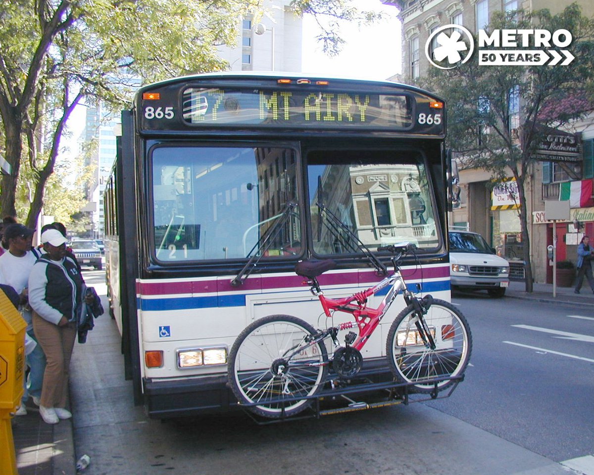 cincinnatimetro's tweet photo. Passengers boarding route 17 on Vine St. back in 2004.
#ThrowbackThursday #TBT #50YearsofMetro https://t.co/OSHrHSWPzf