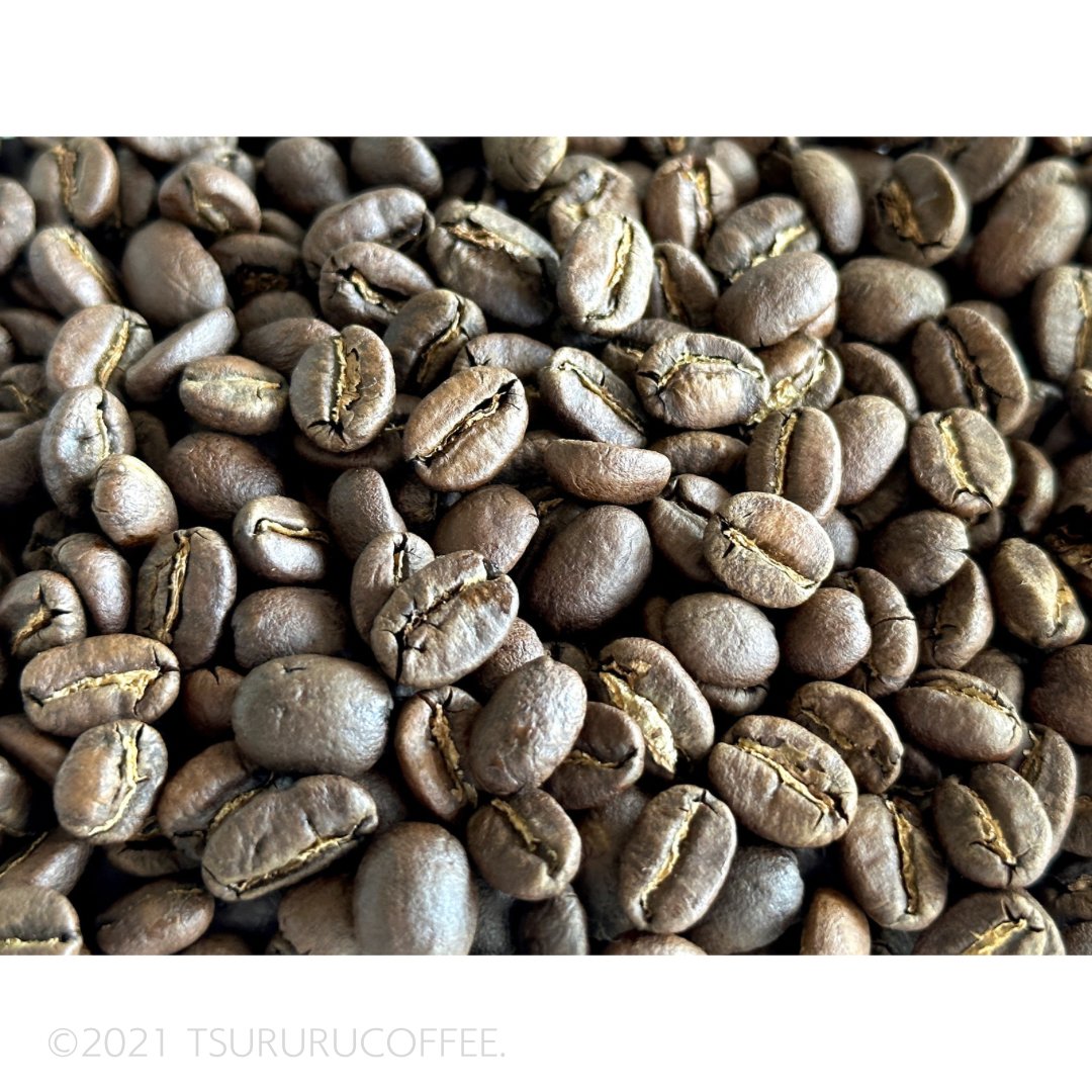 tsururucoffee's tweet photo. コーヒー豆のどアップの写真ってとっても美味しい気持ちになりますよね＊

#コーヒー好き　#自家焙煎 https://t.co/mqHcZHVxTf