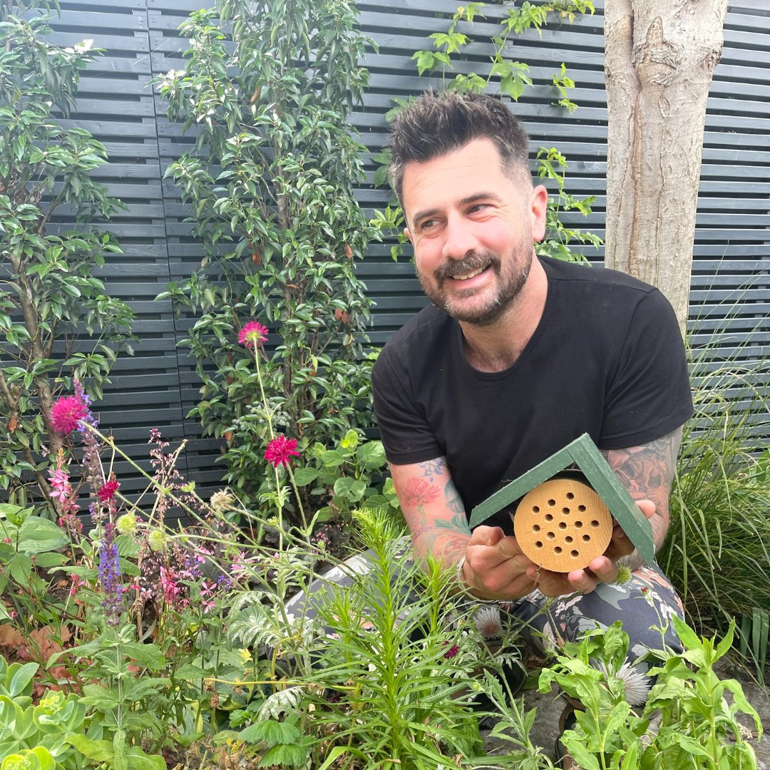 Step into that spring feeling with <a href="/mr_plantgeek/">Mr Plant Geek ™</a> as he shares his spring update on his wildlife garden.

Michael explains why spring is the perfect time for tidying your garden and shares some of the perfect pollinating patio plants for you to try!

👉  birdfood.co.uk/mr-plant-geek-…