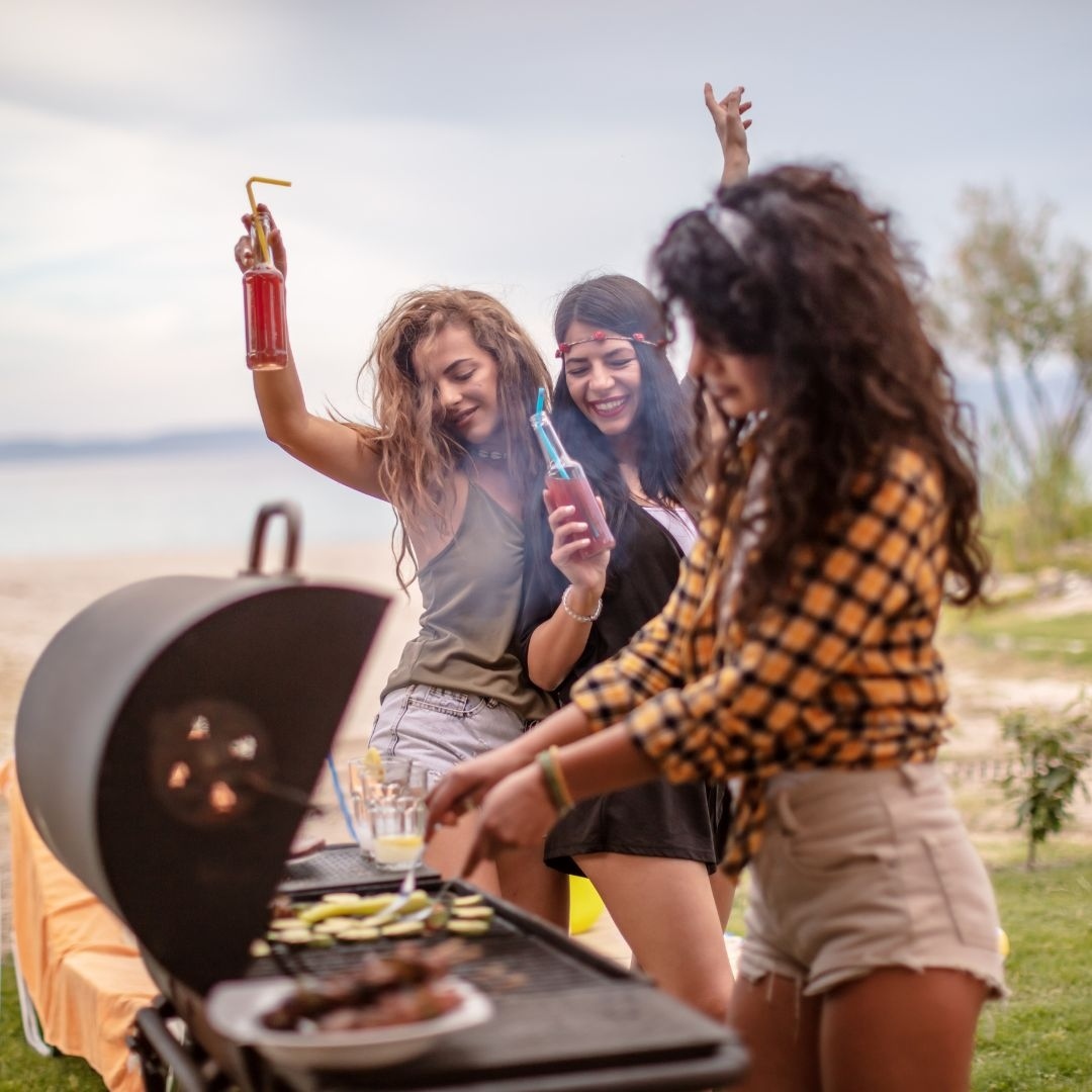 bbq_rescue's tweet photo. Can you believe the weather this week? Sunshine and warm temps have got us dreaming of all the fun we are going to have this summer. 

Did you know that a dirty BBQ can pose serious health risks? Left over food debris can cause bacteria that can lead to food borne illness https://t.co/hgwbWKNcNU