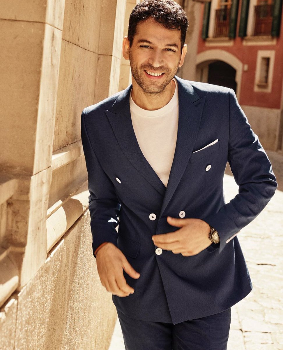 13 Nisan mucizesi dedim sana hep.
Iyiki doğdun iyi ki varsın ve iyi ki tanıdım seni. Efendiligin,güzel gülüşün, badem gözlerin ve usta oyunculuğunla hep varol. Kızının güzel günlerini göstersin rabbim sana. 
Doğum günün kutlu olsun paşa. 💫
#MuratYıldırım