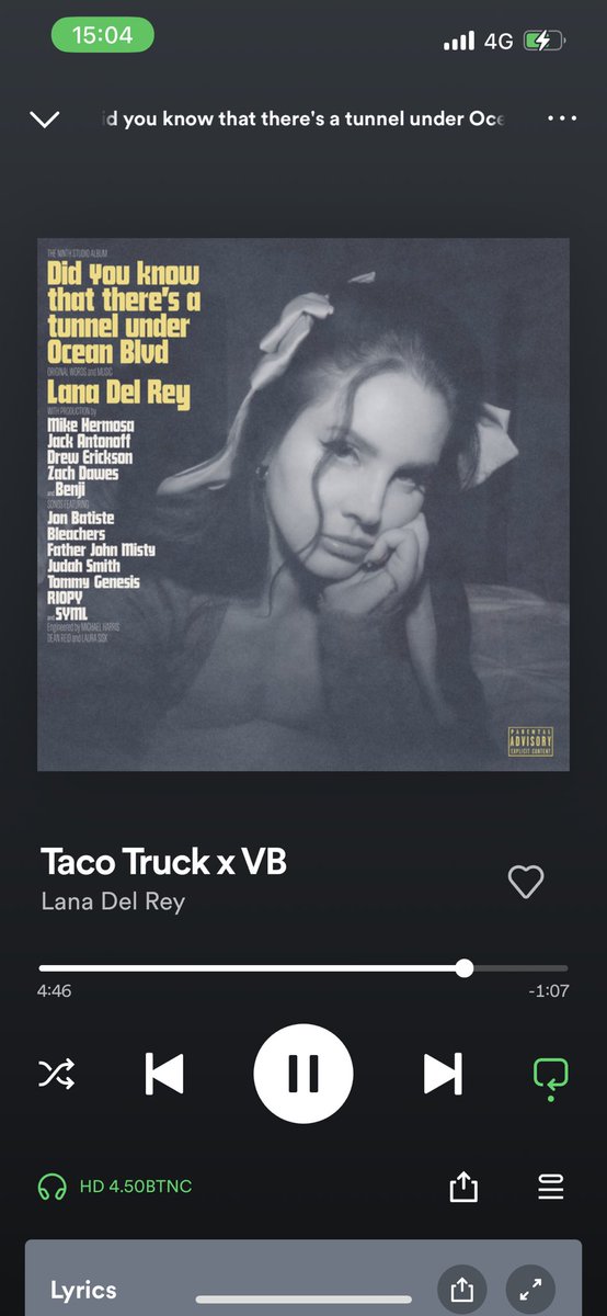 ashinyourcoffee's tweet photo. Not me stanning Lana’s new Album. 🔥🔥 https://t.co/jbtRfkiZO9