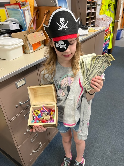 southrangederry's tweet photo. Congratulations, Jillian, our 2nd Book Blast Treasure Chest winner. Way to go! For those families that still want to participate, register:
https://t.co/wV8RIcXqOA. 
To support our school &amp; help our students have access to more books, please donate here. https://t.co/jOJSwa5El3 https://t.co/0ModYI3lWn