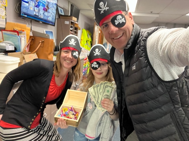 southrangederry's tweet photo. Congratulations, Jillian, our 2nd Book Blast Treasure Chest winner. Way to go! For those families that still want to participate, register:
https://t.co/wV8RIcXqOA. 
To support our school &amp; help our students have access to more books, please donate here. https://t.co/jOJSwa5El3 https://t.co/0ModYI3lWn