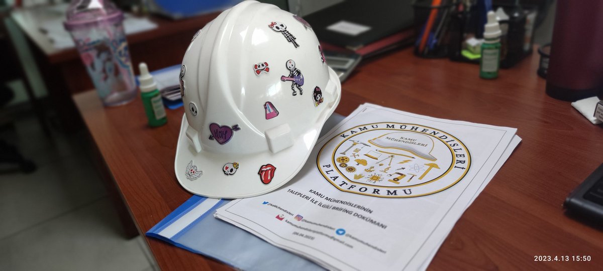 sinemnayimm's tweet photo. Baretimi bir miktar kişiselleştirmiş olabilirim 🤗

Hazır mıyız 15 Nisan'a ? https://t.co/RMxpxeQTTd