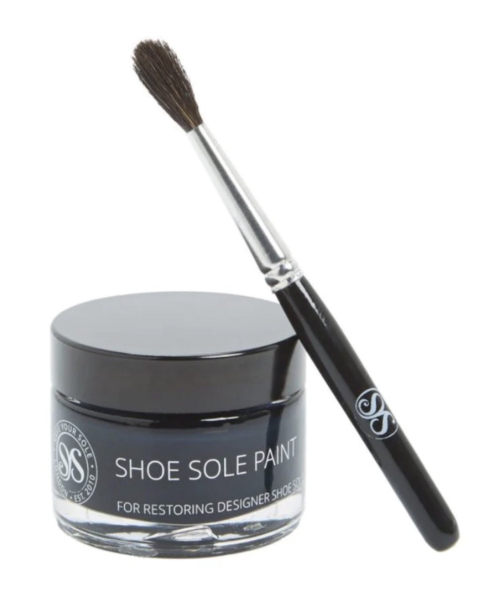 saveyoursole's tweet image. The Black Sole Care &amp;amp; Repair Set is the perfect gift for black soled shoes. It includes Black Shoe Sole Touch Up Paint and our Premium Paintbrush. 🖌️🖤

Repair scratches and scuffs on your black-soled shoes. Especially the soles of your cowboy boots. 👢👠

The paint will restore