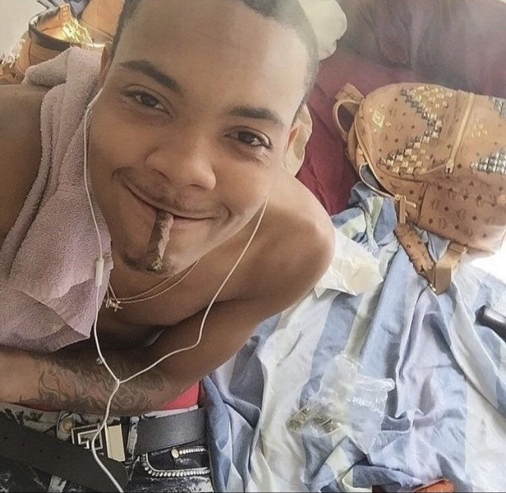 shelovechloe's tweet photo. my hg : u wanna smoke 
me: https://t.co/plxSUKYPHG